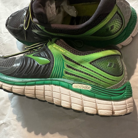 Brooks Dynamic Gray and Green Sneakers - Picture 13 of 14